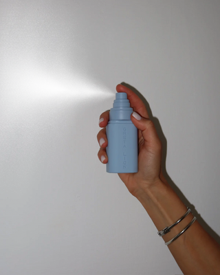 Setting spray "LOCK MAKEUP"